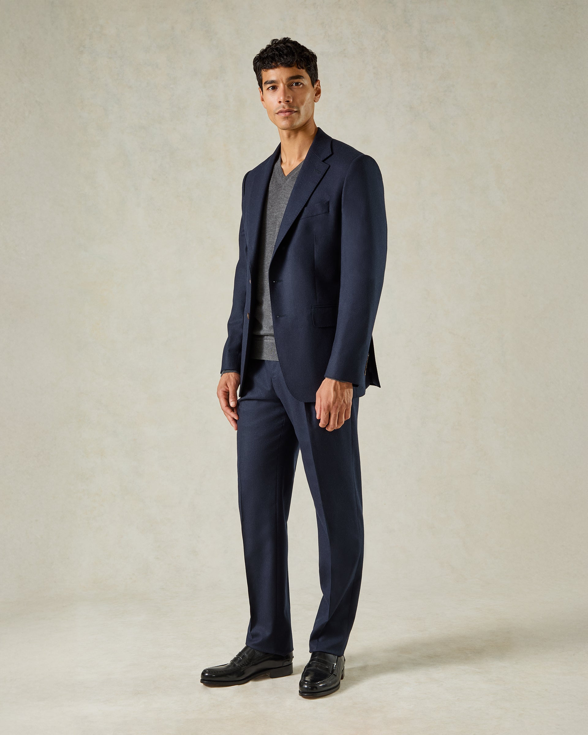 Hodge Wool Silk Cashmere V-neck Knit Charcoal