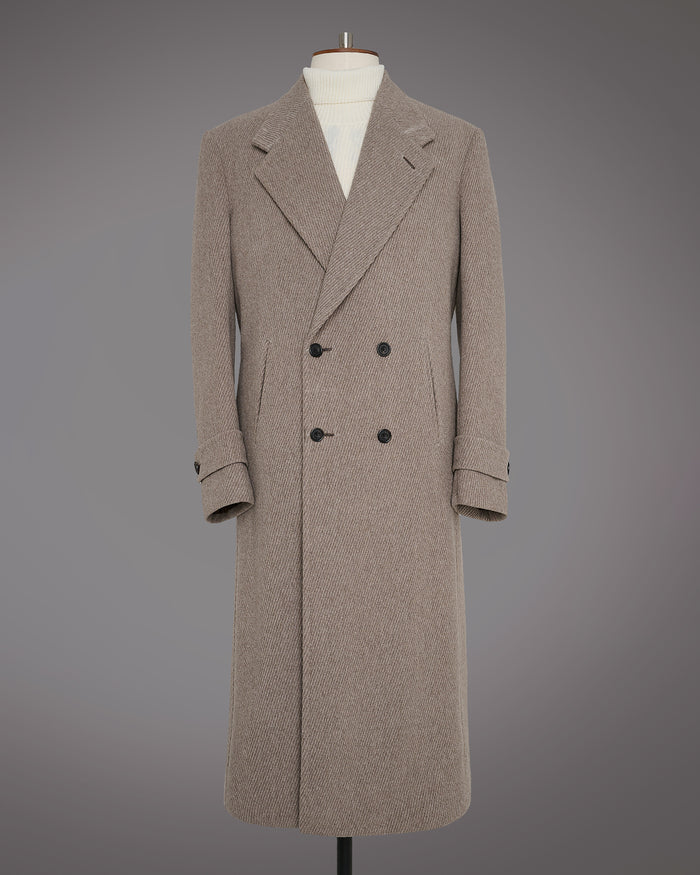Twill pure wool double breasted overcoat with subtle jetted pockets. Cut in a...