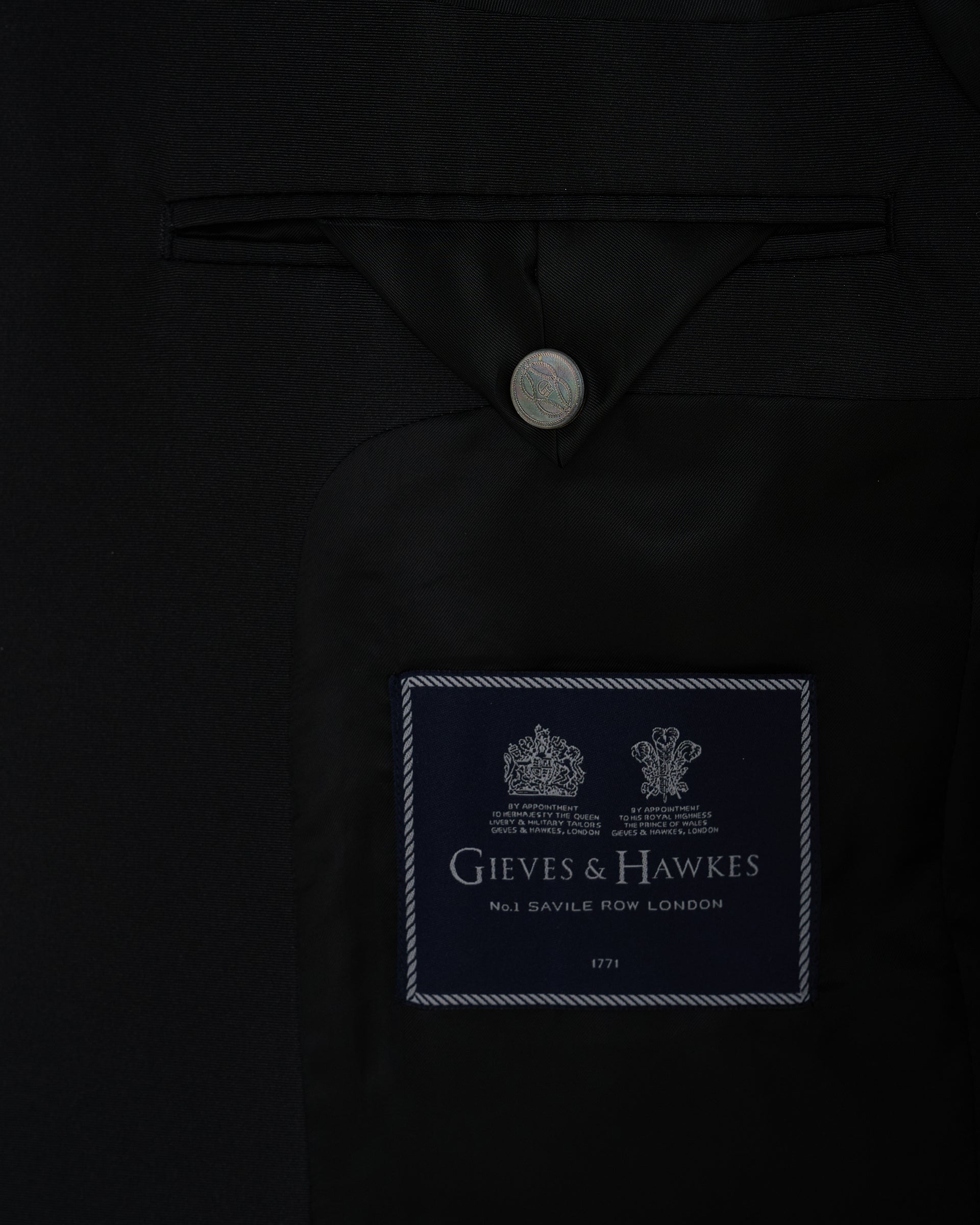 Reynolds Peak Lapel Velvet Dinner Jacket Black